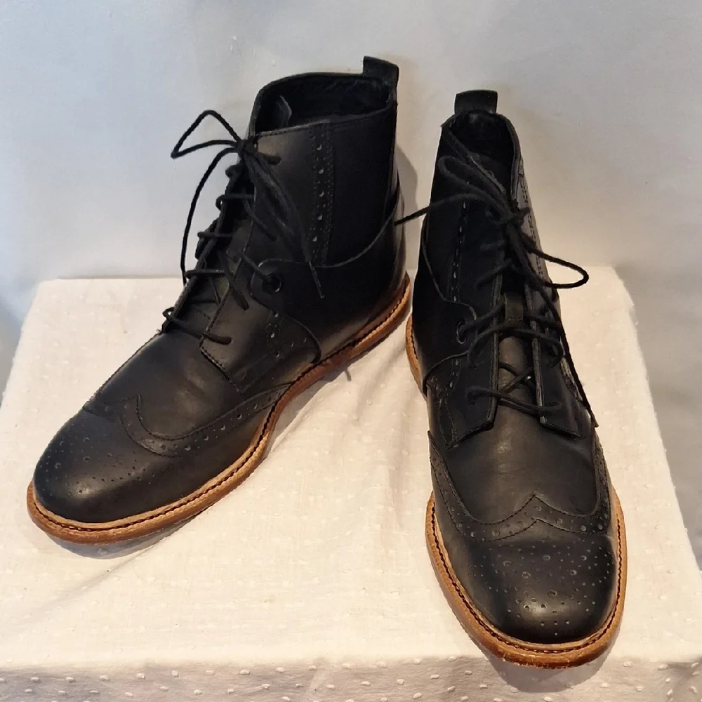 Tsubo Black Leather Brogue Wingtip Boots for Men Size 9.5